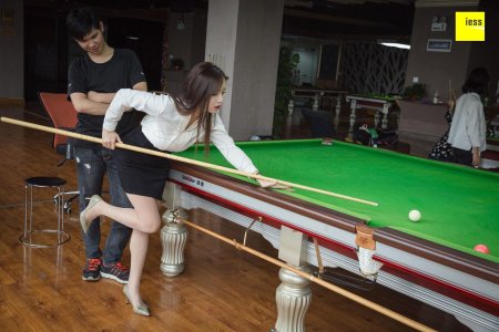 Бильярд девушка