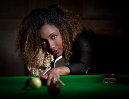 Бильярд девушка