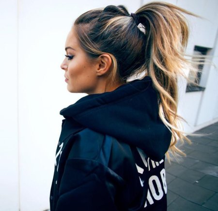 Спортивный стиль прически