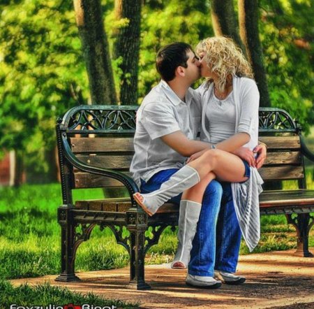 Влюбленные в парке