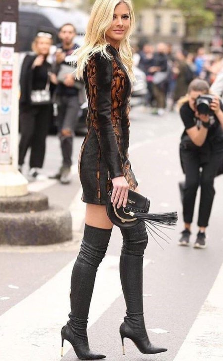 Мишель торн в ботфортах