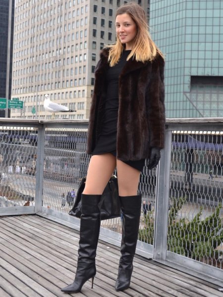 Женщина в ботфортах