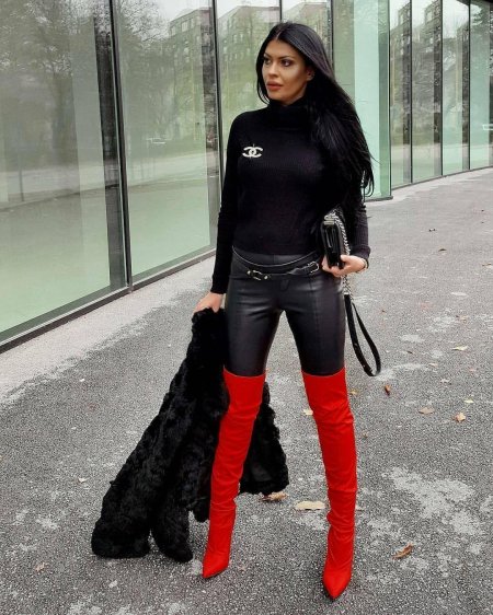 Мила сивацкая в высоких сапогах