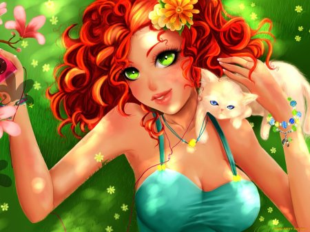 Девушка с рыжими волосами и зелеными глазами