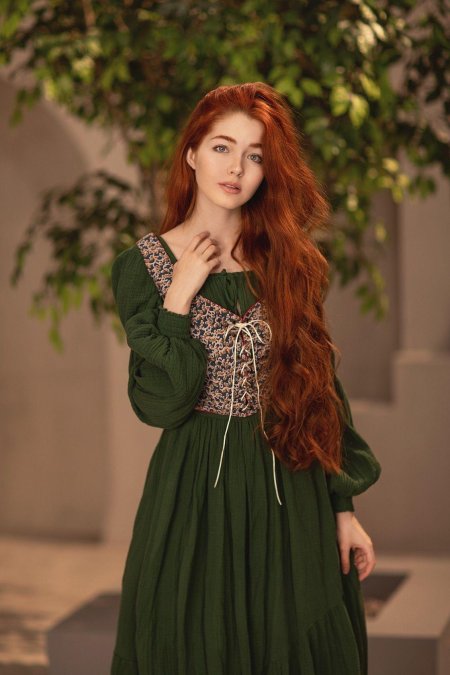 Рыжая девушка