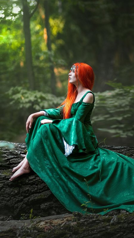Девушка в зеленом платье