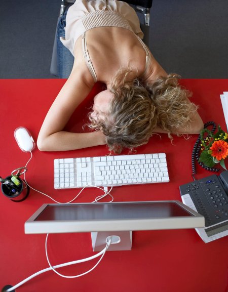 Очень уставшая женщина