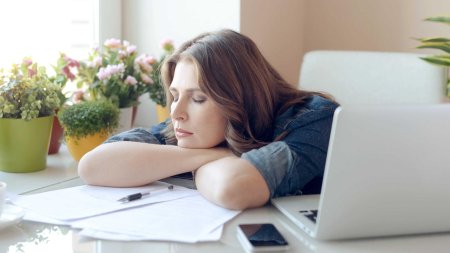 Мечтающая девушка