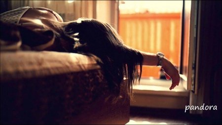 Уставшая девушка