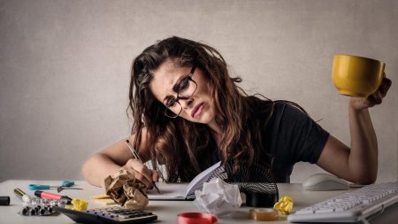 Усталая женщина