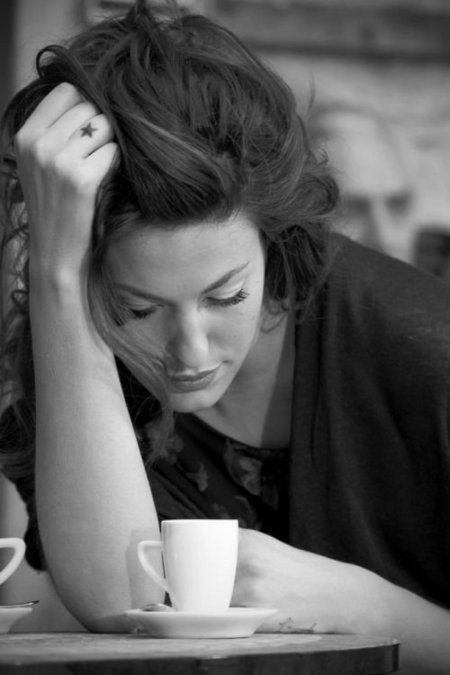 Грустная женщина