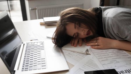 Девушка устала