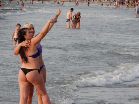 Девушки на пляже анапы