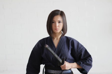 Девушка самурай в кимоно