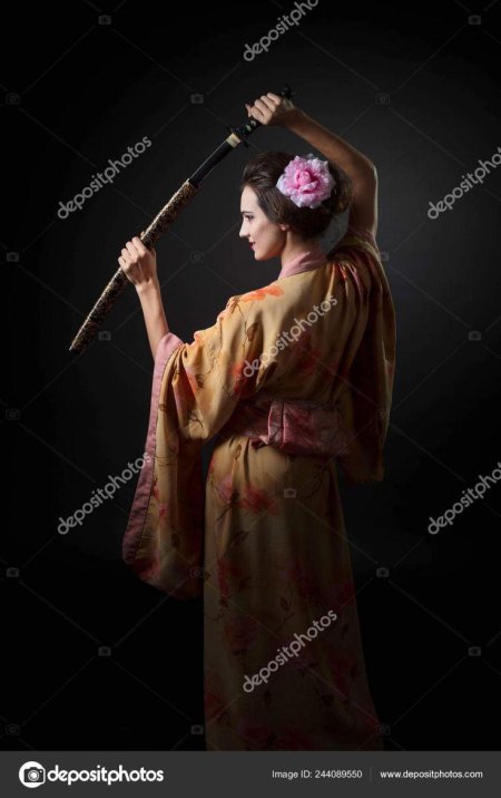 Женщина с мечом