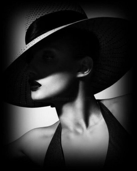 Дама в черной шляпе