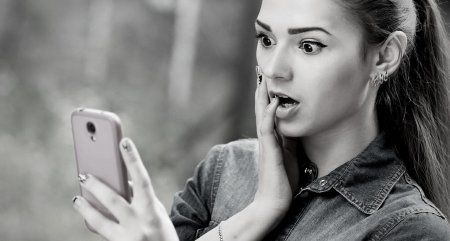 Удивленная девушка