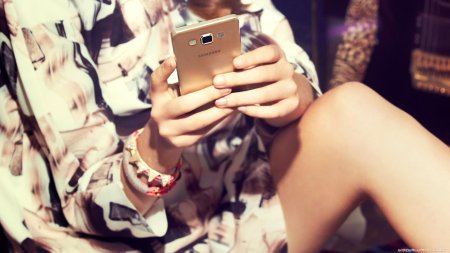 Красивые девушки на телефон
