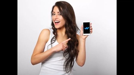 Девушка со смартфоном