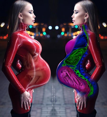 Красивая девушка в латексе