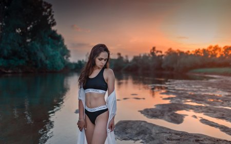 Девушка в кельвин кляйн