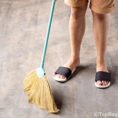 Подметать пол