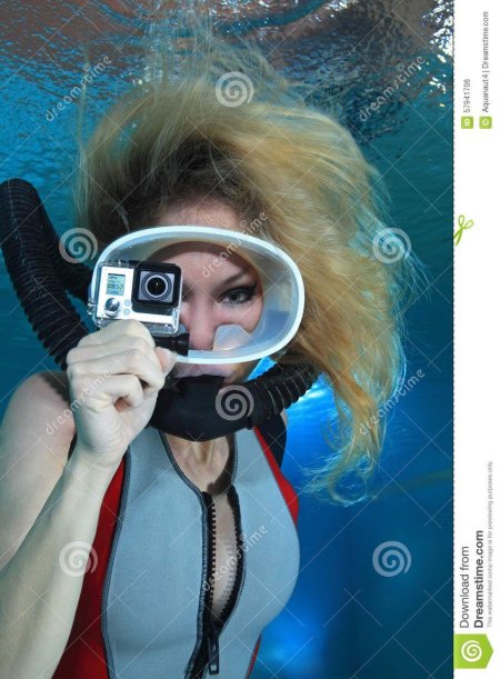 Женщина водолаз
