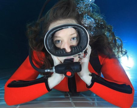 Женщина водолаз