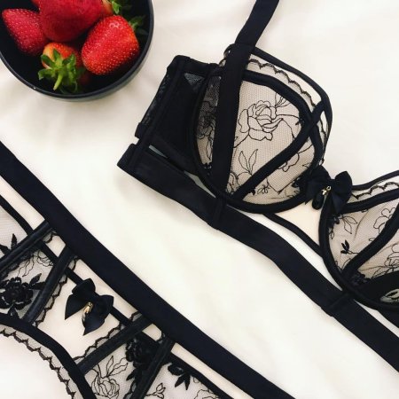 Черное кружевное нижнее белье женское эстетика