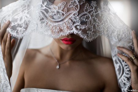 Девушка в кружевах