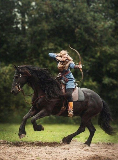 Девушка на коне