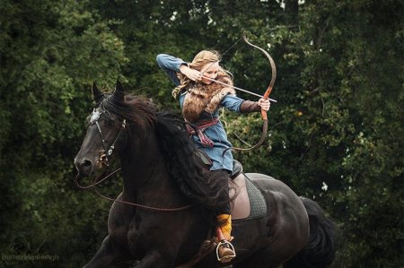 Лучник на коне