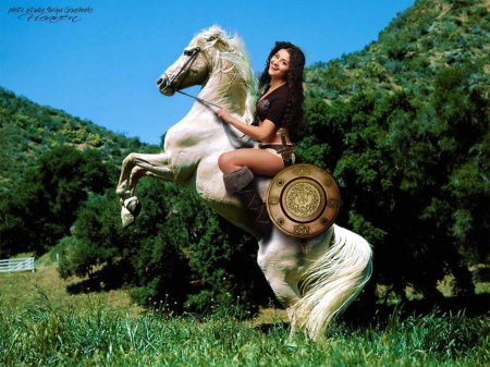 Амазонка на лошади