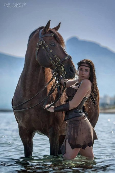 Амазонка на лошади