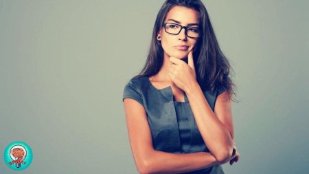 Женщина в очках