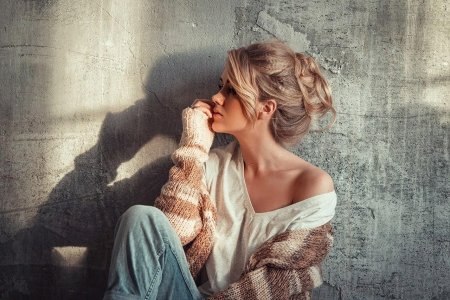 Девушка задумчивая