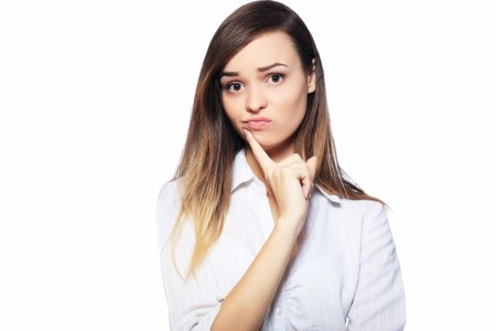 Девушка задумалась