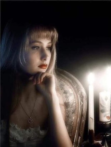 Девушка со свечой