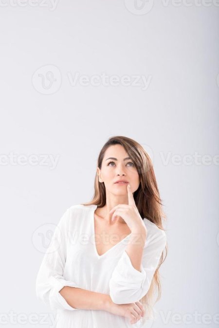 Задумчивая девушка