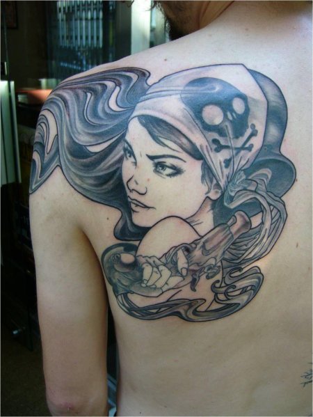 Тату девушка на плече