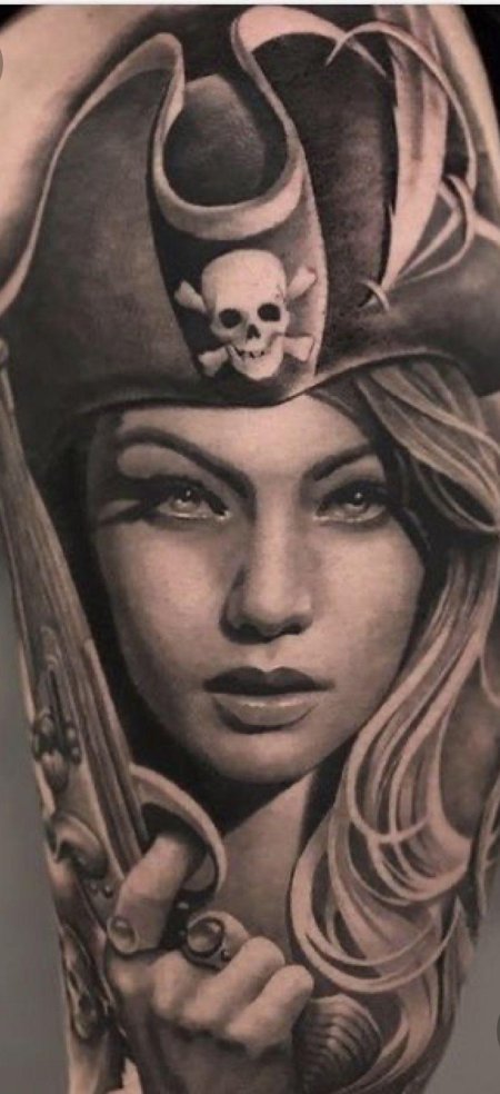 Тату девушка пират