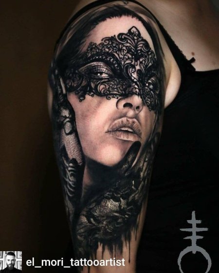 Тату девушка в маске