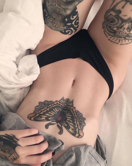 Интимные тату у девушек