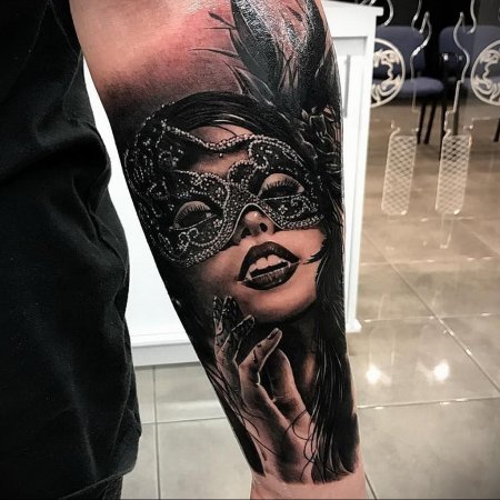 Тату девушка в маске
