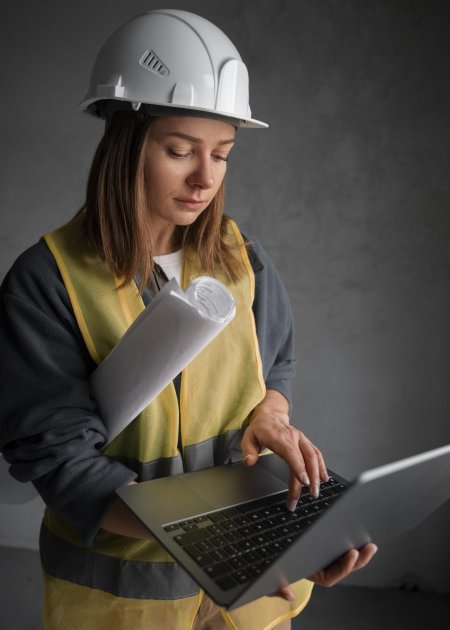 Инженер женщина
