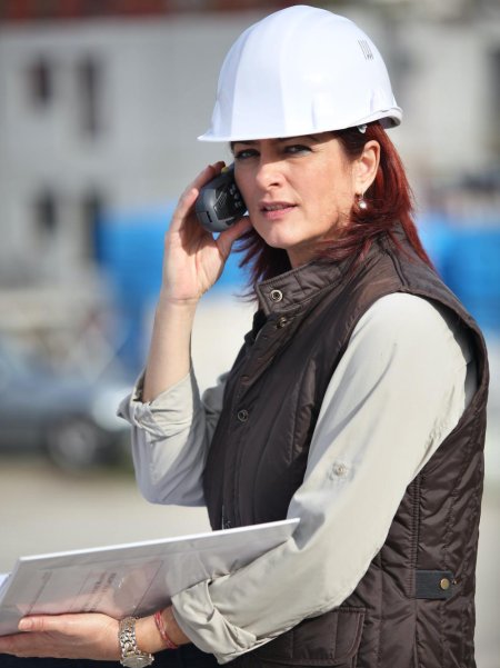 Девушка инженер