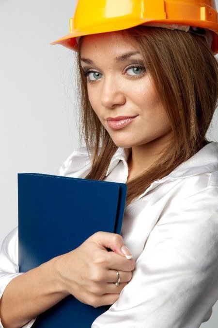 Девушка в каске