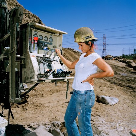 Девушка на стройке