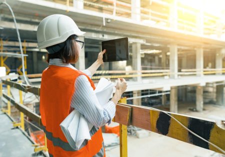 Инженер строитель женщина