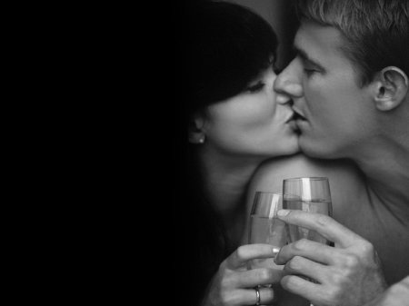 Статусы про любовь прикольные